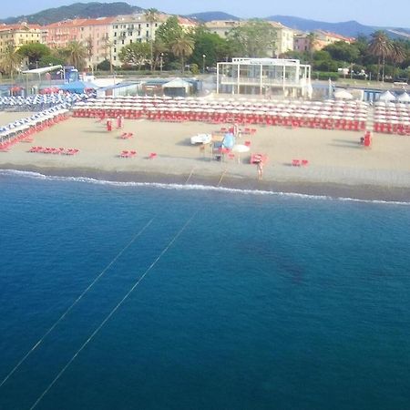 Savona Magnifico Sole Mare 150 M Wifi Climatcontrol Apartment Exterior photo