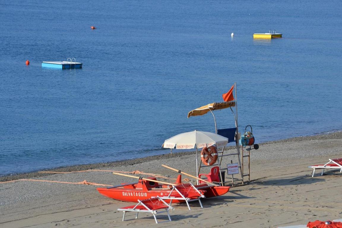 Savona Magnifico Sole Mare 150 M Wifi Climatcontrol Apartment Exterior photo